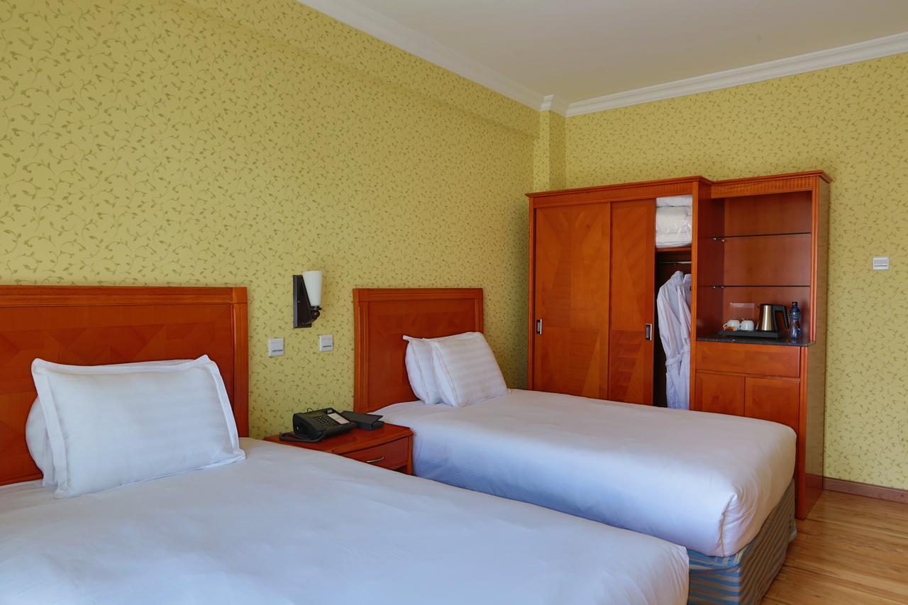 Abyssinia Renaissance Hotel แอดดิสอาบาบา ภายนอก รูปภาพ